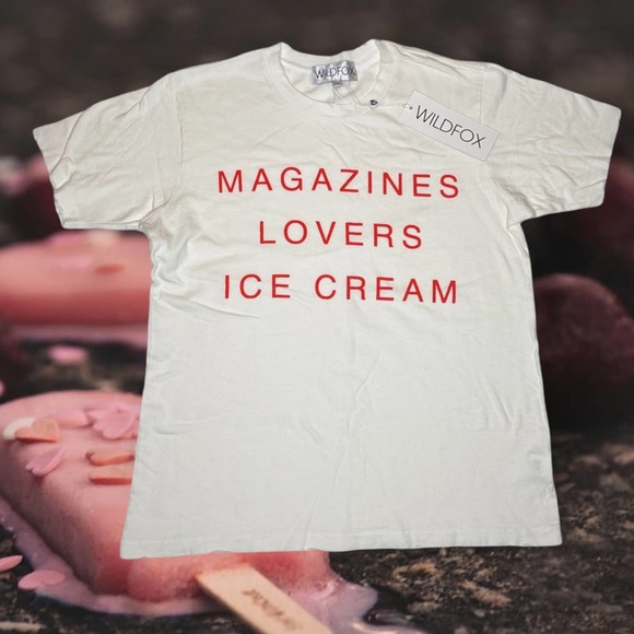 WILDFOX Magazine Lovers Love & Ice Cream Ivory Red Graphic T-Shirt NWT Crewneck - Picture 1 of 9